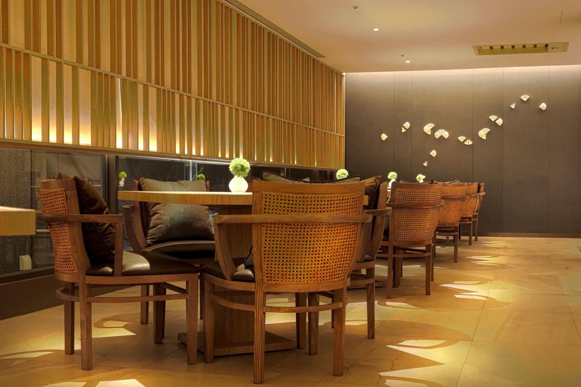 Отель 礁溪晶泉丰旅 Wellspring By Silks Цзяоси Экстерьер фото The interior of the lounge